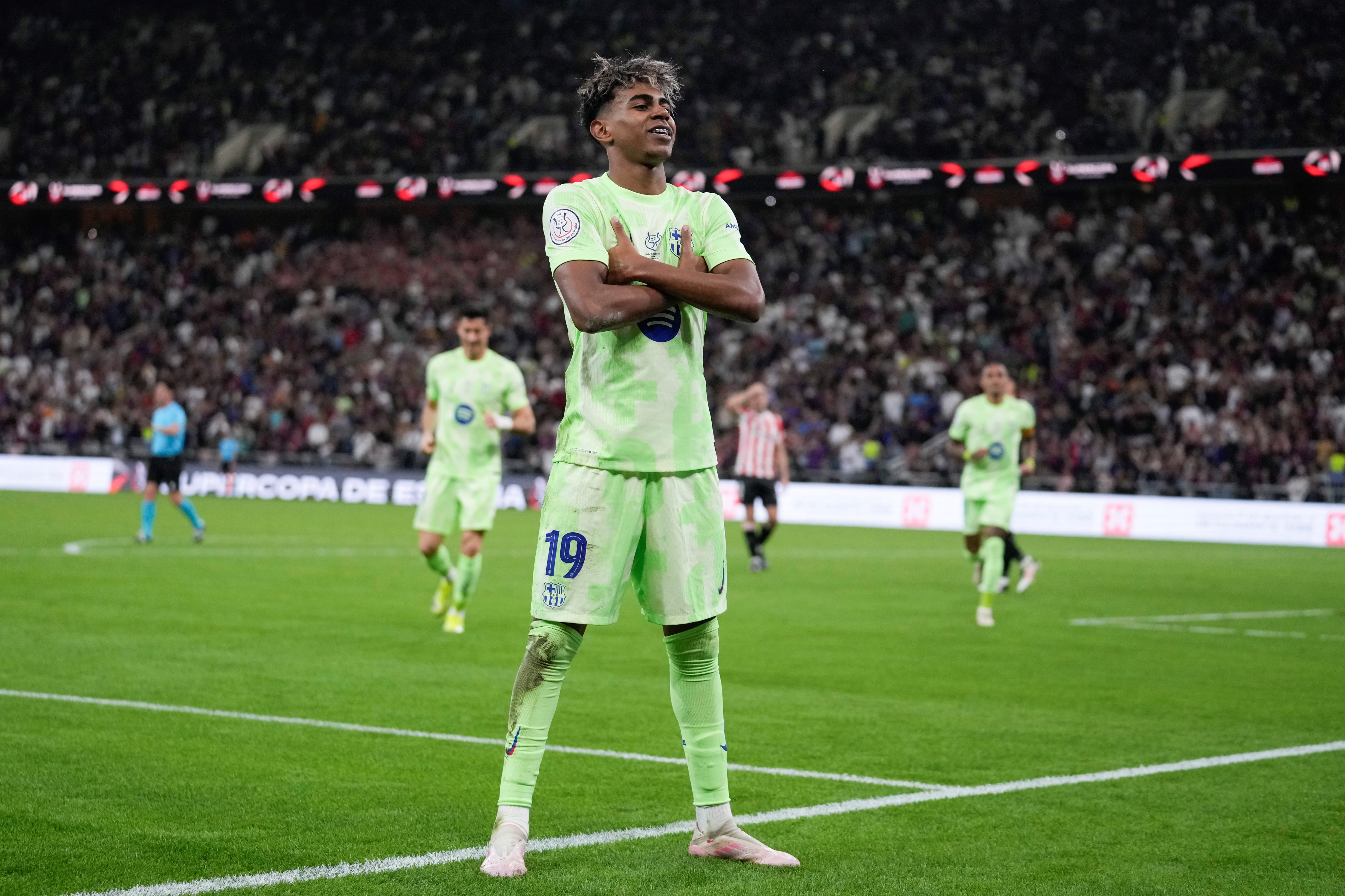 Lamine Yamal marcó el segundo gol del Barcelona frente al Athletic Bilbao en las semifinales de la Supercopa de España. (AP)