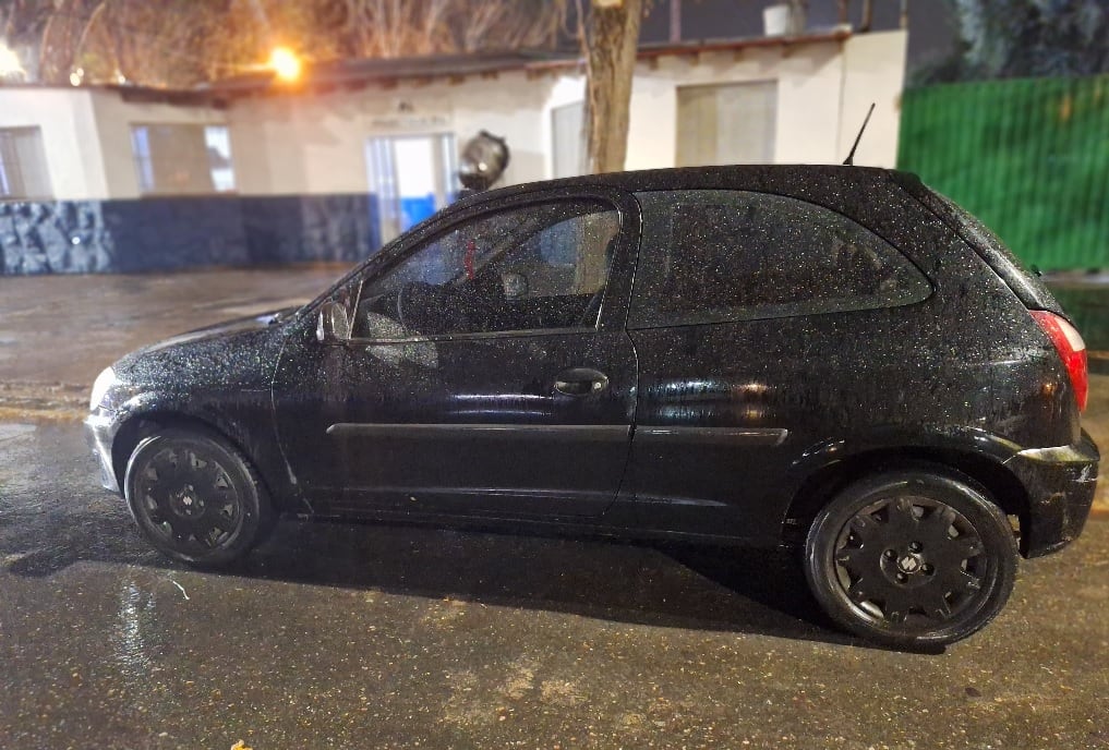 El auto en el que escapaban los pistoleros quedó secuestrado. | Foto: Ministerio de Seguridad y Justicia