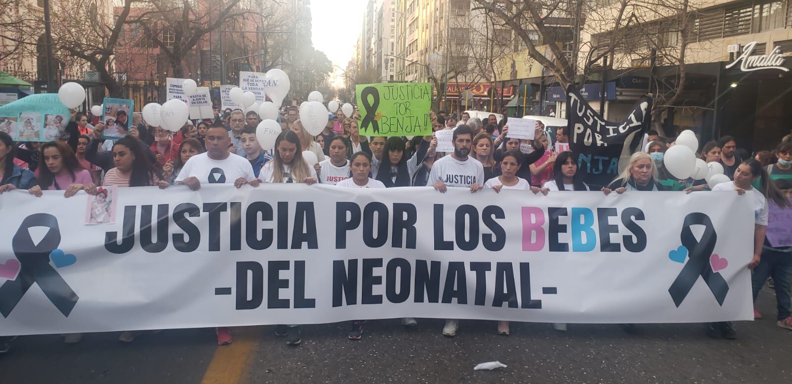 Familiares de las víctimas se movilizan en el Centro de la ciudad para pedir justicia. Foto: Web