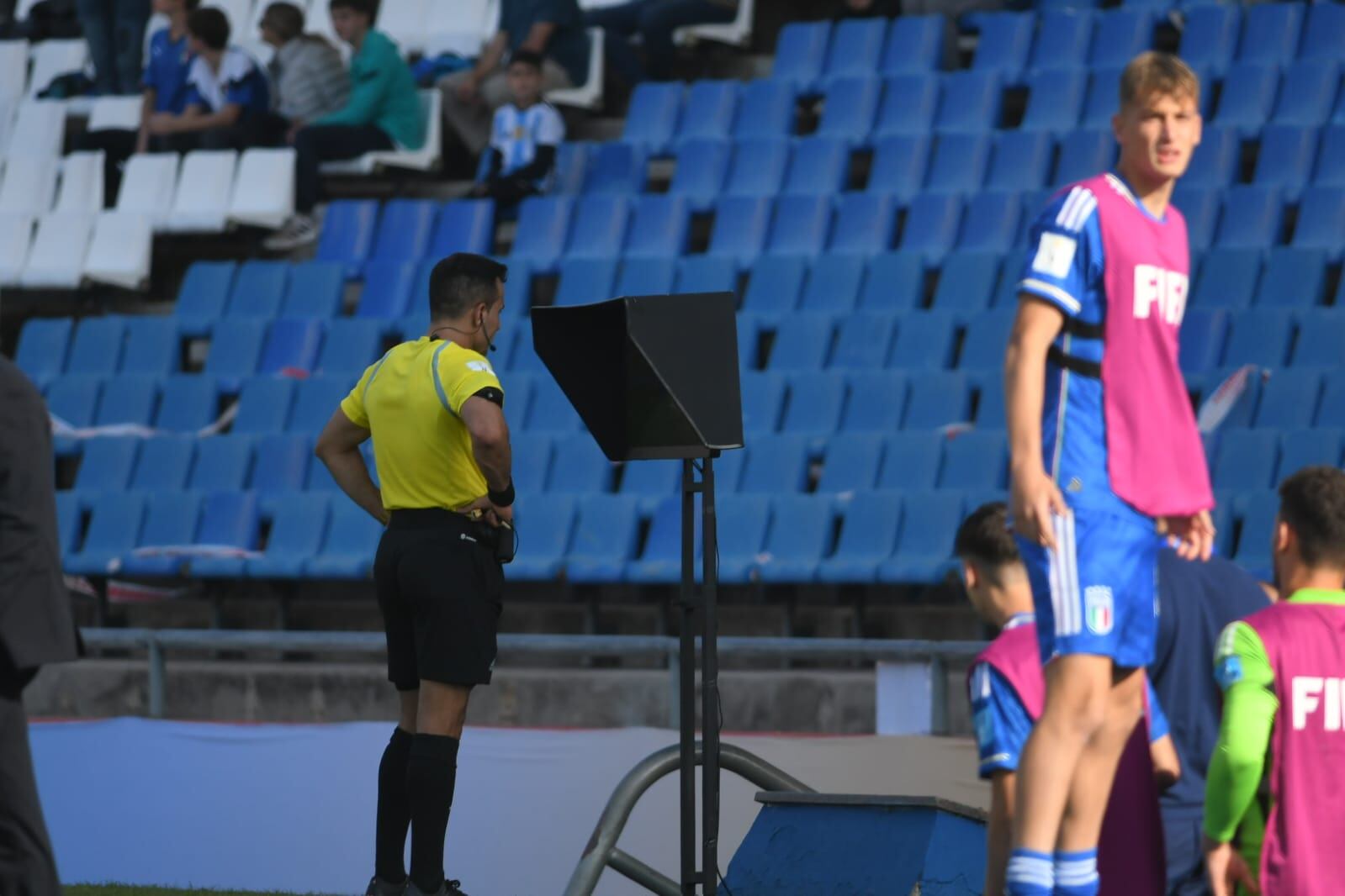 Italia vs. Nigeria, animaron el primer partido de la segunda fecha de la zona D en el estadio Malvinas Argentinas. / José Gutiérrez (Los Andes).