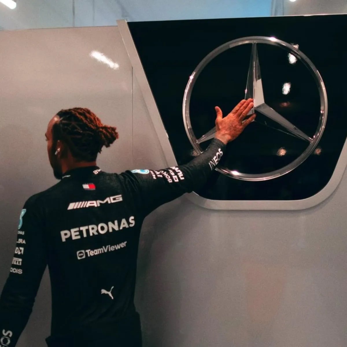 Lewis Hamilton se despide de Mercedes