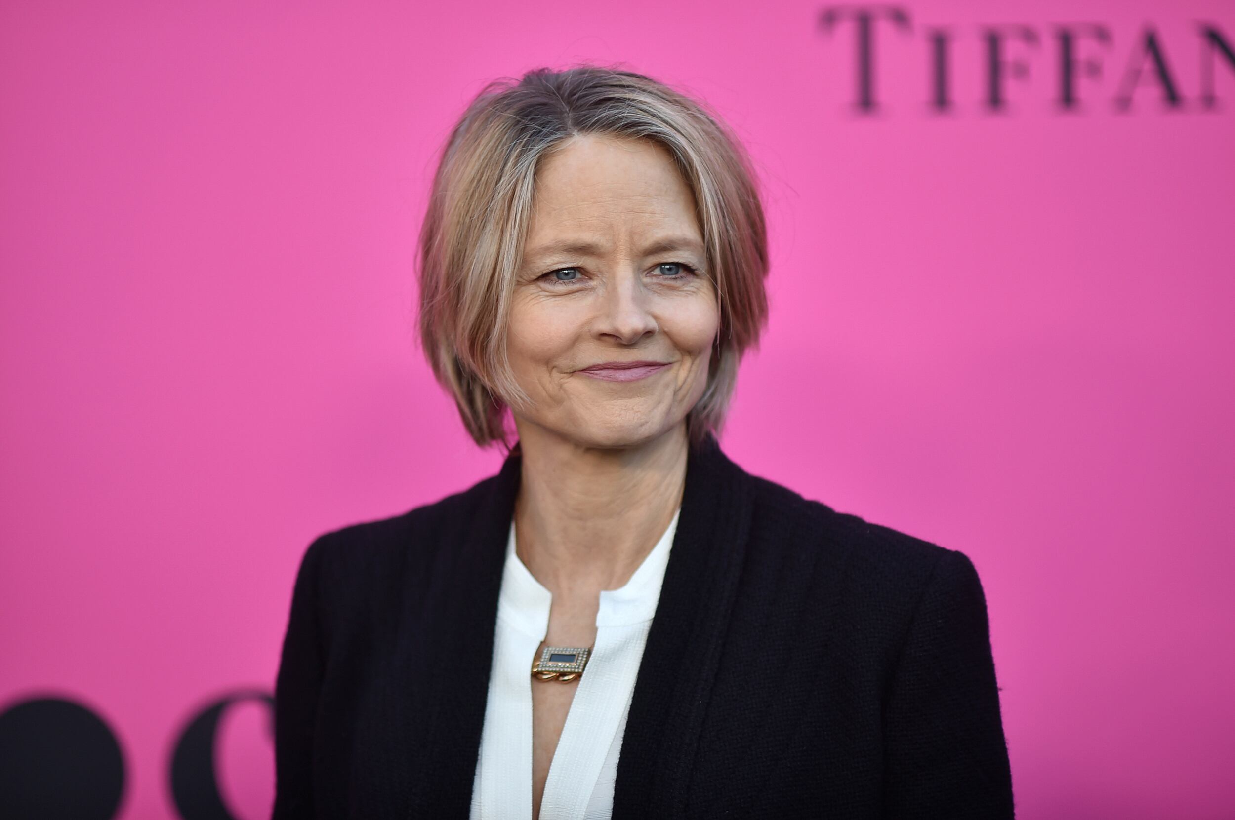 Jodie Foster llega a la gala MOCA en el Museo de Arte Contemporáneo el 15 de abril de 2023, en Los Ángeles. Foster recibirá el Premio a la Excelencia Artística en la 21ª edición del Festival Internacional de Cine de Morelia (FICM) que se llevará a cabo del 20 al 29 de octubre en Morelia, Michoacán. (Foto Richard Shotwell/Invision/AP, archivo)