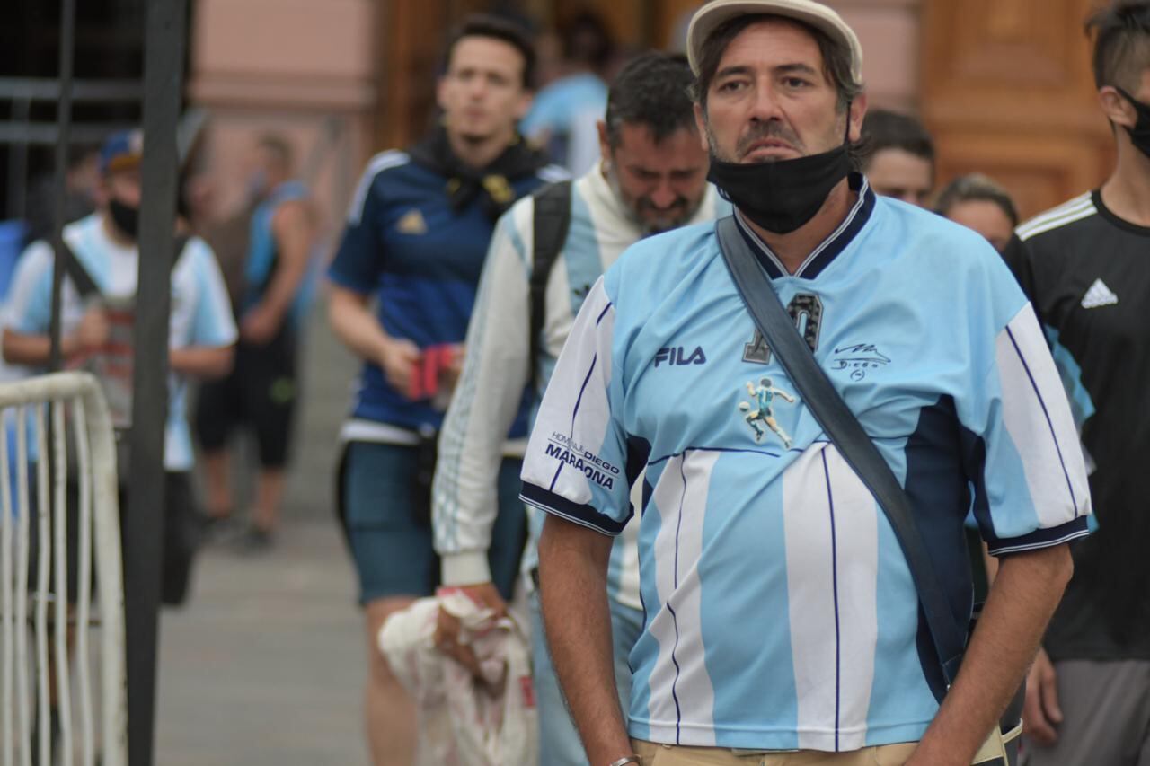 Multitudinaria despedida para el astro que tantas alegrías le dio al pueblo futbolero de todo el mundo.