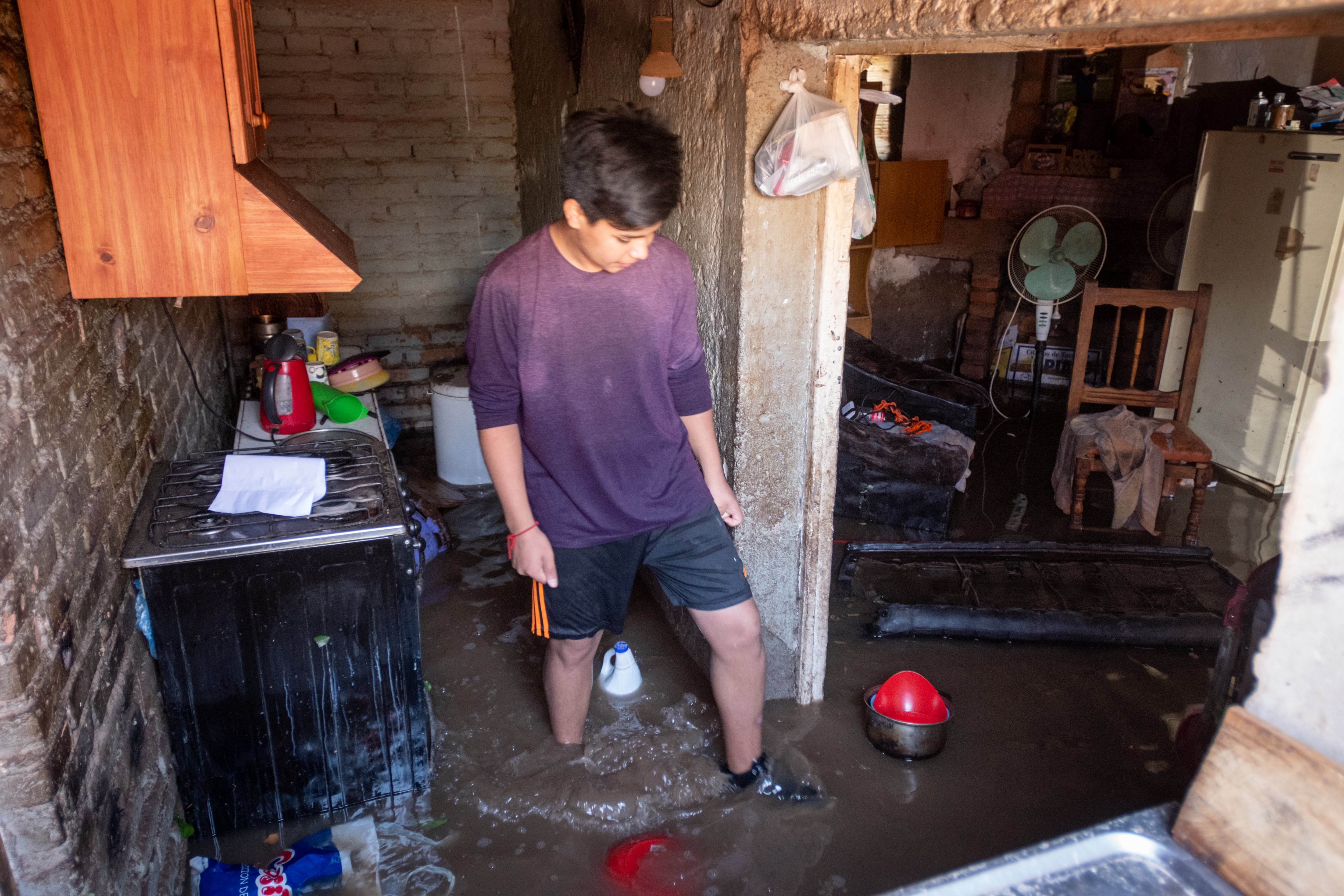 Casas inundadas, techos en peligro de derrumbe, mercadería y pertenencias destruidas fueron algunas de las situaciones angustiantes que marcaron el día después de la tormenta.