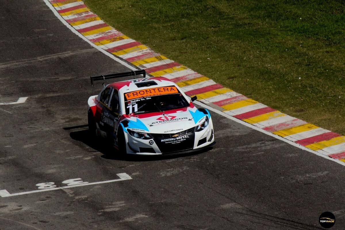 Fabricio Persia ganó la final del Top Race en Concepción del Uruguay. Escoltado por Ian Reutemann y Diego Azar.