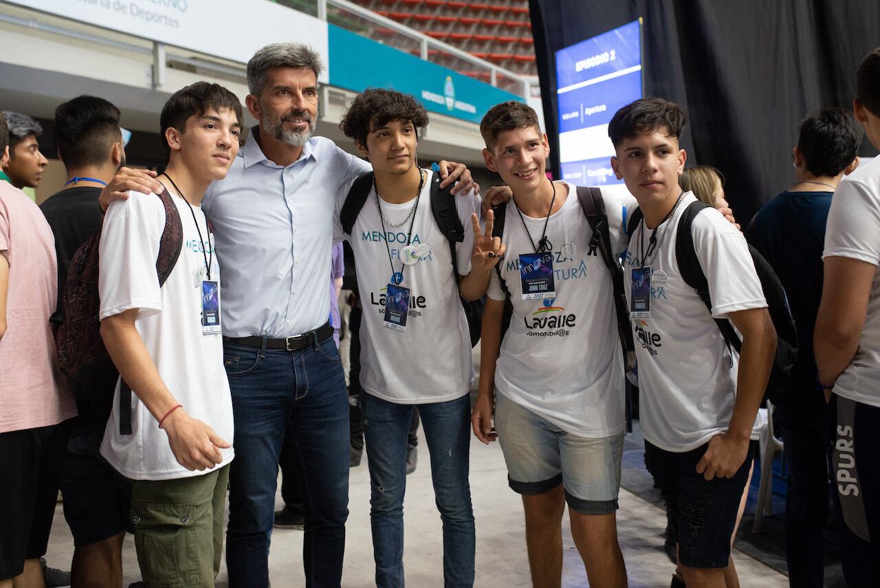 Ulpiano Suarez participó en la entrega de diplomas del programa Mendoza Futura. Foto: Prensa Ciudad de Mendoza