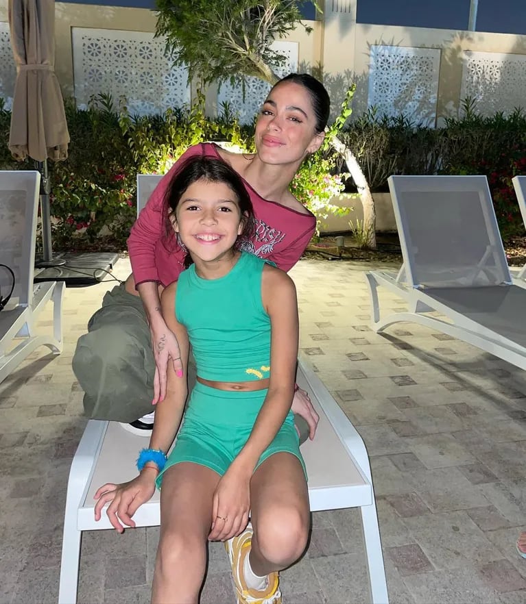 Tini Stoessel y la hija de Leandro Paredes