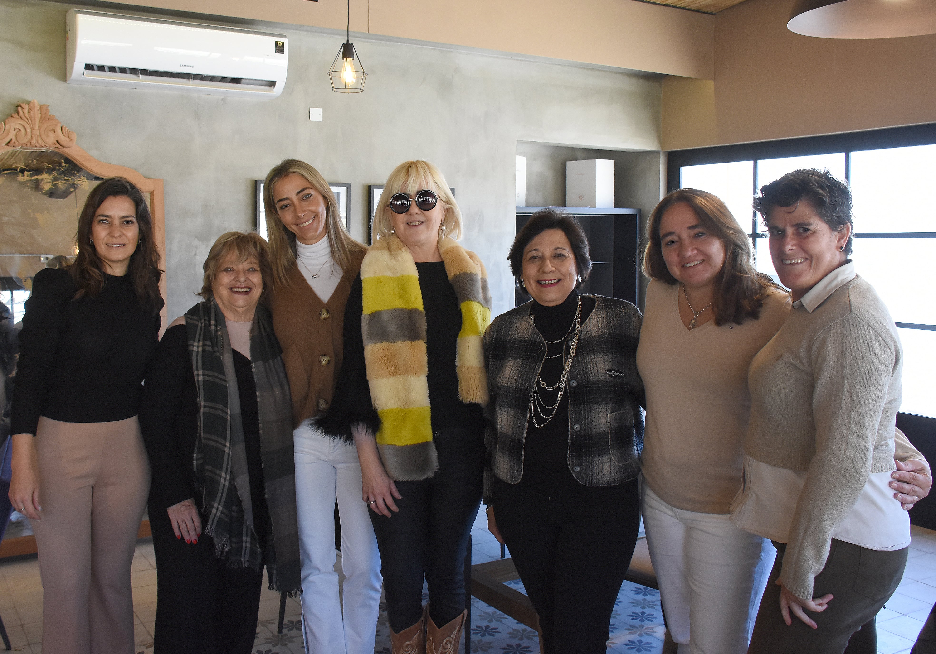 Fernanda Canal, Graciela Santamaría, Carolina Saguan, Fátima Villagra, Cristina Pandolfi, Alejandra Gil Polesman y Luz Castro. PH Eduardo Dolengiewich