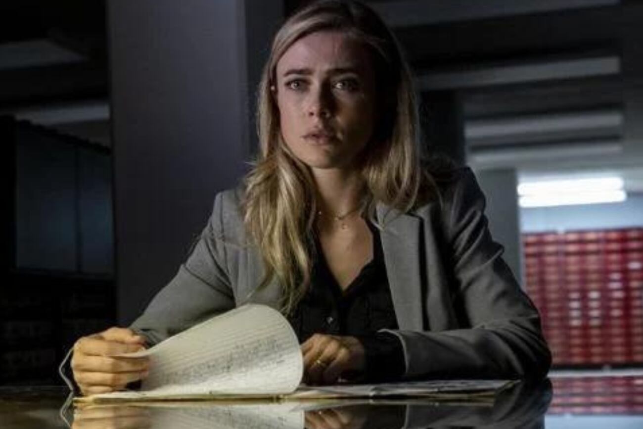 La actriz Melissa Roxburgh en "Jaula Mental"