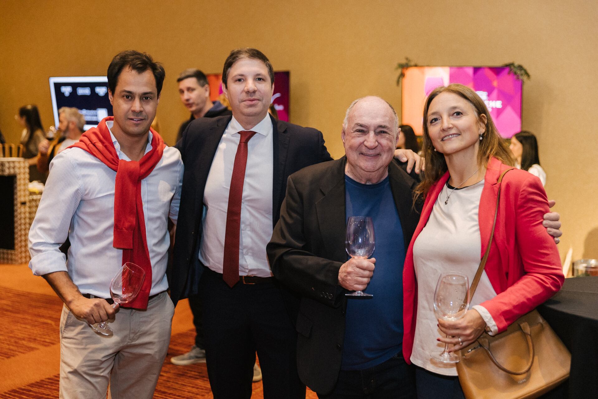 Juan Ignacio González, Lucas Bariffo (Gte. de operaciones de Sheraton), Enrique Chrabolowsky y Cecilia Staneloni