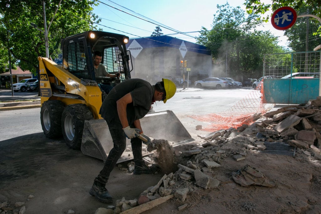 Ulpiano Suarez y Tadeo García Zalazar recorrieron las obras en la Escuela Videla Correas