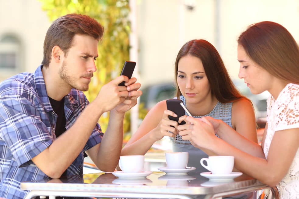 Los signos del zodíaco adictos al celular: Géminis y Virgo