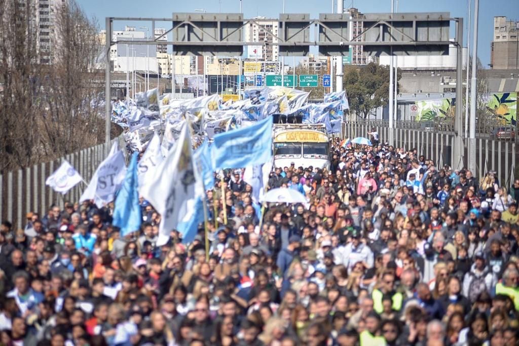 El inicio de la marcha por Cristina Kirchner: Puente Pueyrredón desde Avellaneda - Federico López Claro