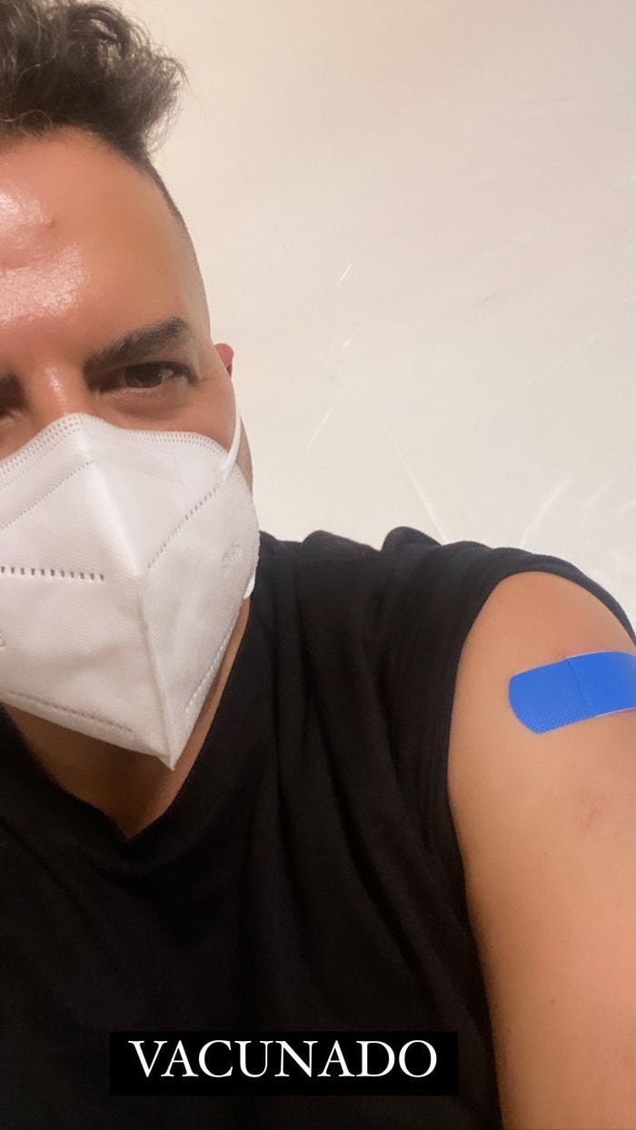 Ángel de Brito, feliz de haberse vacunado contra el coronavirus en Miami