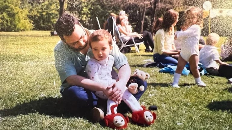 Rozín junto a Pedro, su primer hijo.