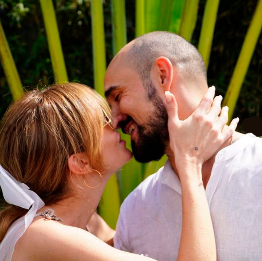 “Sábado para siempre. Te amo, Mora Calabrese”, escribió él en su posteo donde mostró estas fotos.