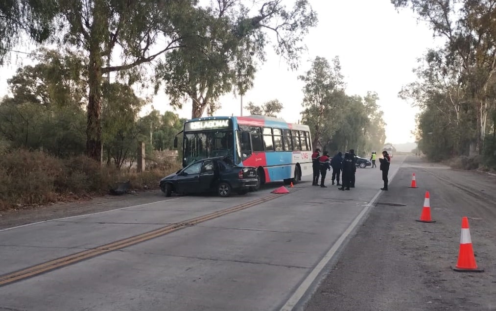 Choque frontal entre auto y colectivo en la ruta provincial 52 (Prensa Ministerio de Seguridad)