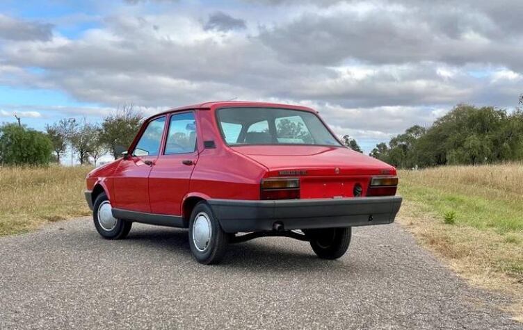 El último Renault 12 0 km. (gentileza: Clarín)