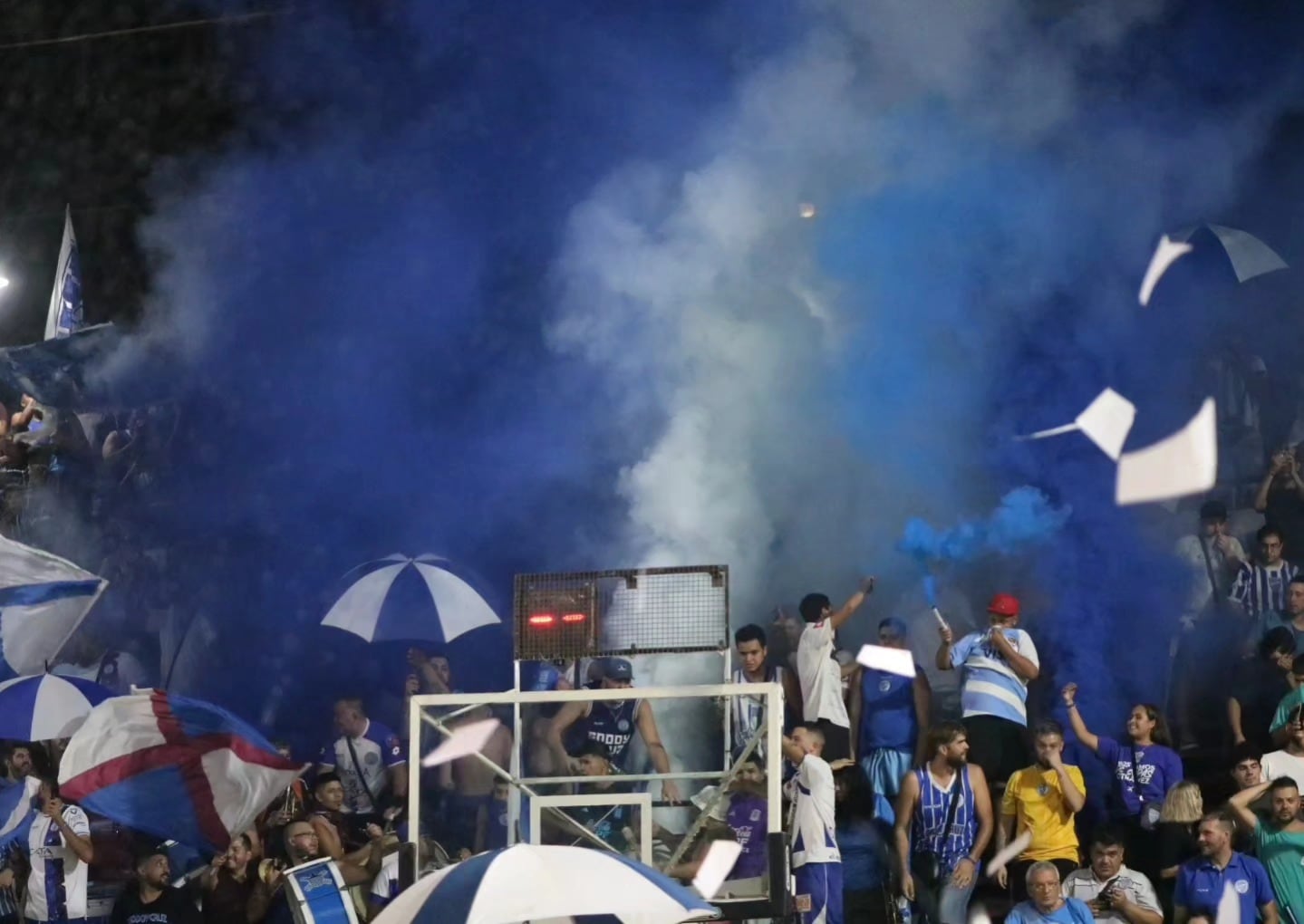 Más de dos mil hinchas del Tomba dijeron presente en la Federación de Box. / Gentileza: Prensa Godoy Cruz.