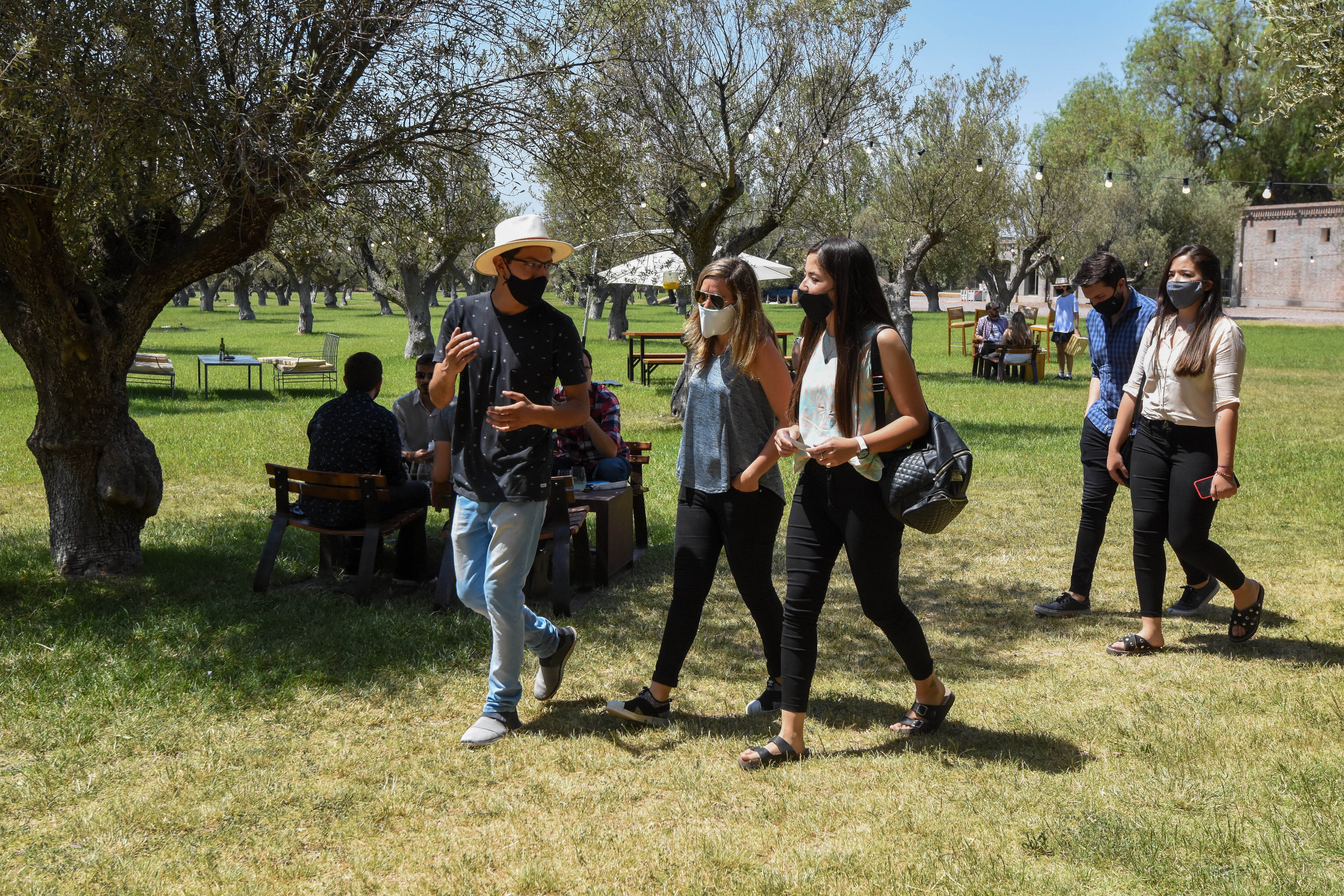 Los grupos fueron llegando al evento, cumpliendo con todos los protocolos.