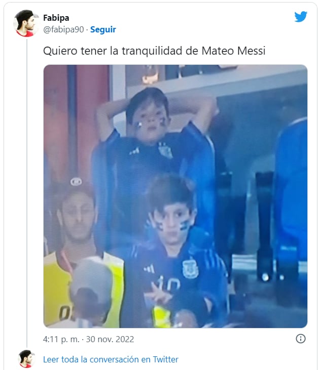 La expresión relajada de Mateo llamó la atención de los hinchas