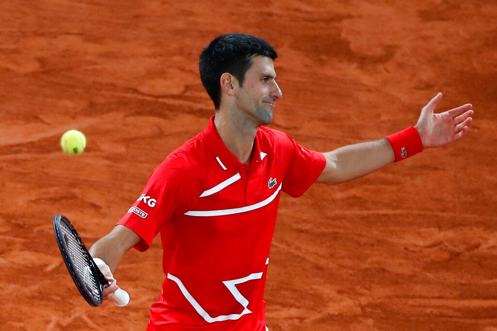 Djokovic se lamenta luego de perder un punto.