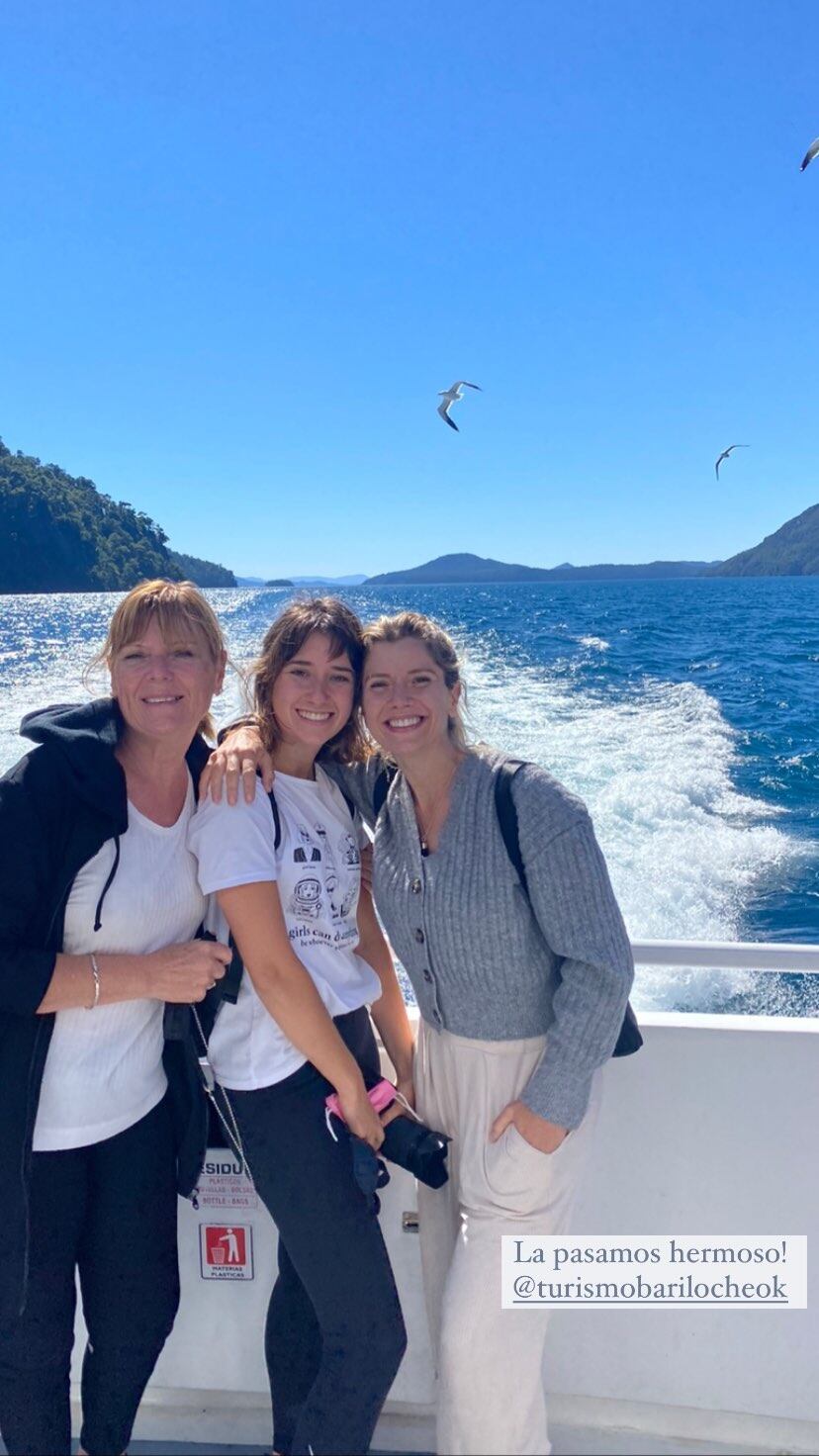 Laurita Fernández junto a su mamá Inés y su hermana Gabriela