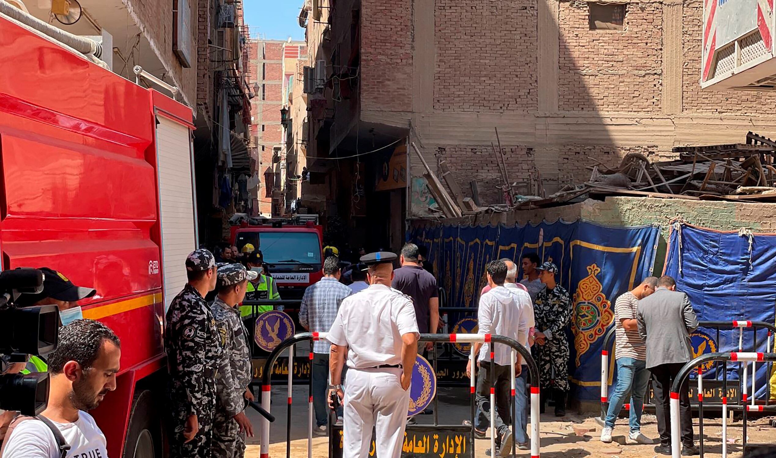 Un incendio en una iglesia copta dejó un saldo de al menos 41 muertos. AP