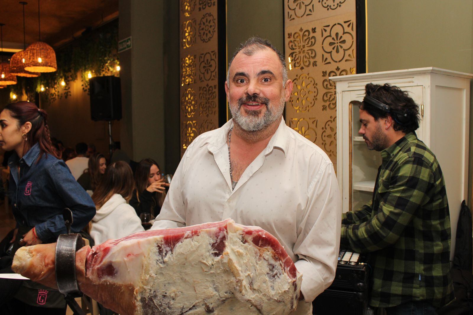 José Marín, dueño de El Gallego, en la inauguración de la nueva sucursal en La Barraca Mall. - Foto: Nicolás Guevara