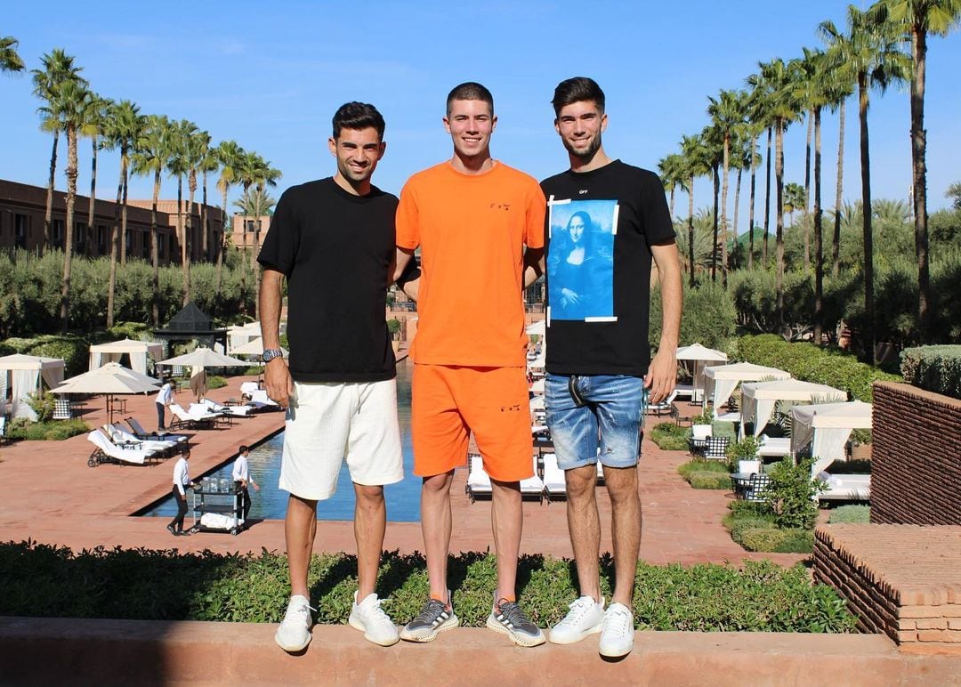 Enzo Zidane junto a sus hermanos Elyaz y Theo.