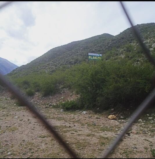 Entrada hacia la cascada del Salto en Potrerillos