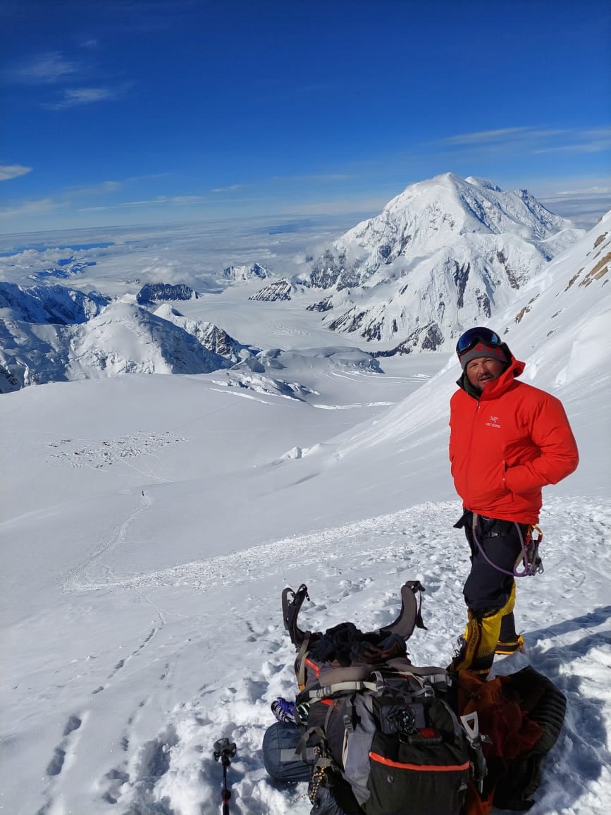 Nacho y el resto de los expedicionarios se resguardaron dentro de cuevas en la nieve a -32 grados. "No sabía si iba a poder resistirlo después del infarto, pero pude", reflexiona.