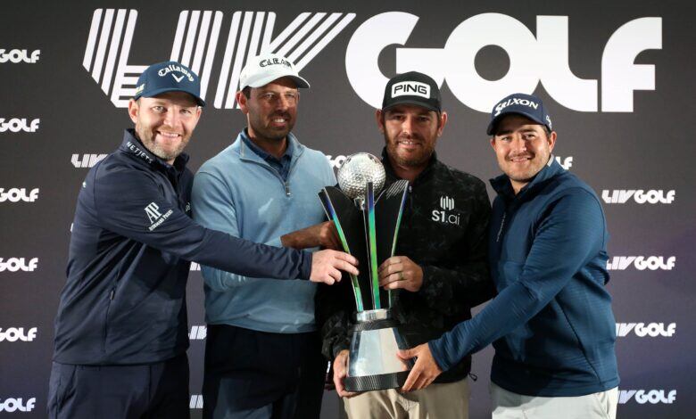 Ganadores Portland Invitational - LIV Golf. Izq a der: Branden Grace; Charl Schwartzel; el Capitan del equipo Louis Oosthuizen y Hennie du Plessis; todos representantes de Sudáfrica.