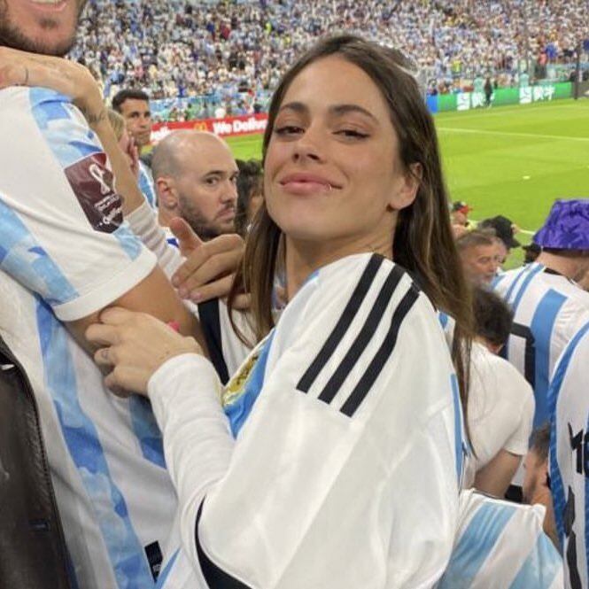 Tini Stoessel hinchó por la Selección argentina desde la tribuna