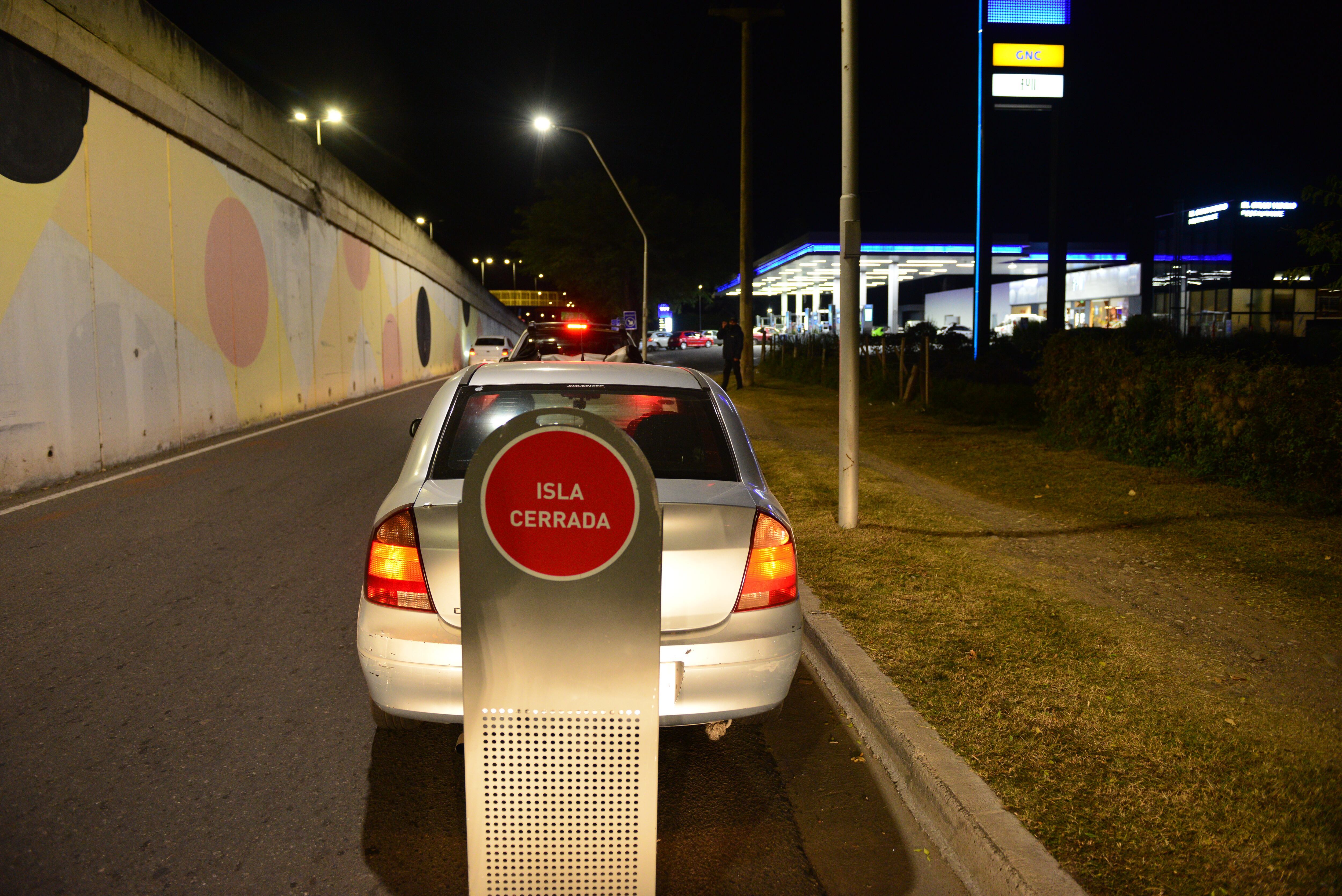 Filas de autos en las estaciones de servicio de Córdoba buscando GNC (La Voz)