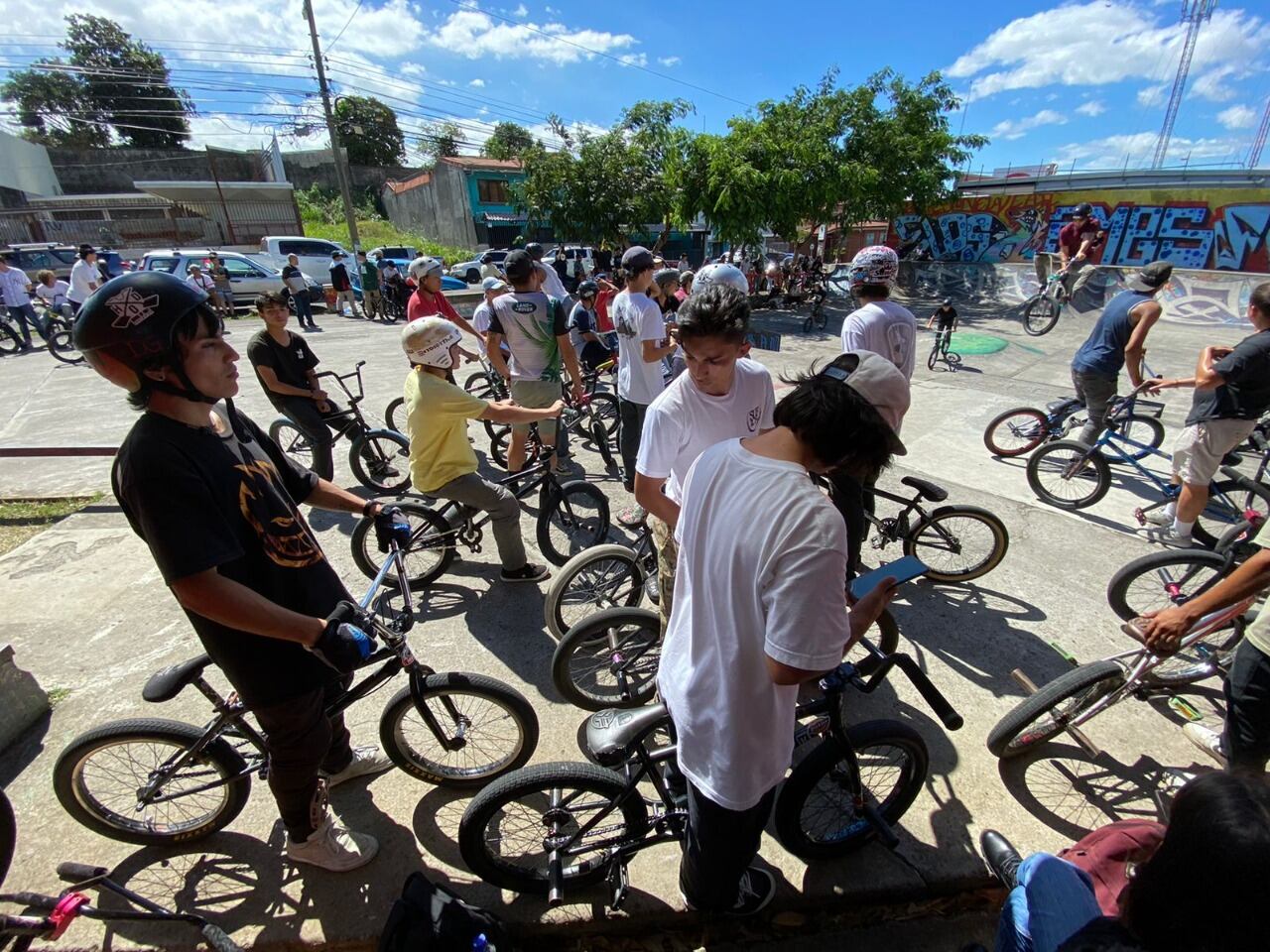 Share a bike-share a smile. /Gentileza