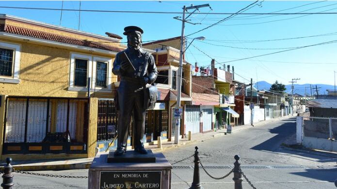 Estatua en Tangamandapio en homenaje a Jaimito