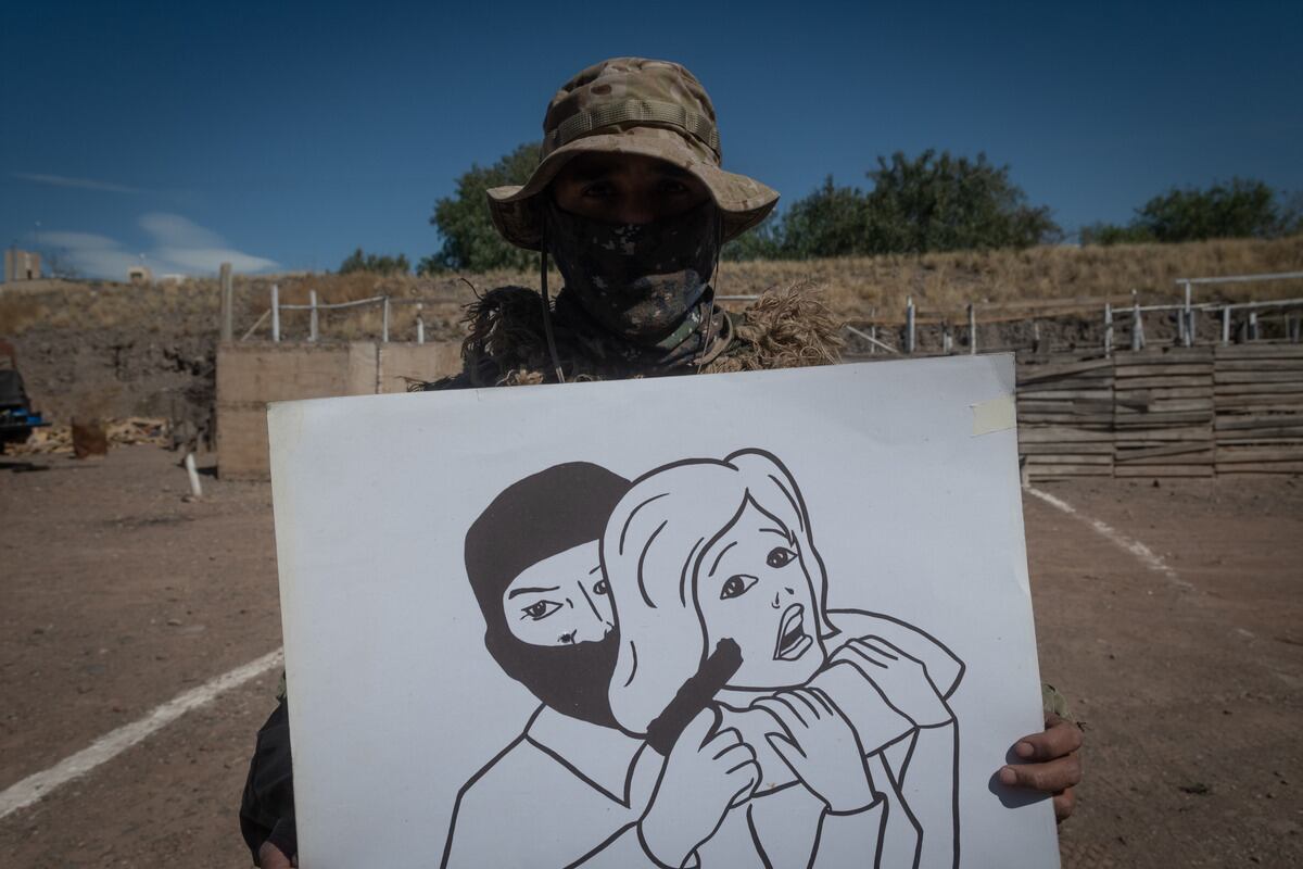 El curso básico de ingreso contempla casi 4 meses y es intensivo, físico, intelectual y técnico: solo un 5% de los postulantes logra finalizarlo.. Foto: Ignacio Blanco / Los Andes