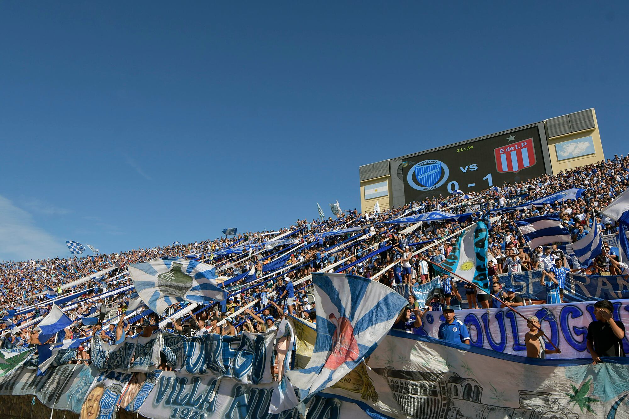 
Fútbol AFA
El Club Atlético Godoy Cruz Antonio Tomba, se enfrntó al Clb Atlético Estudiantes de La Plata, en el Estadio Malvinas Argentinas, por la octava fecha del grupo B de la Copa de la Liga Profesional 2024


Foto:  Orlando Pelichotti