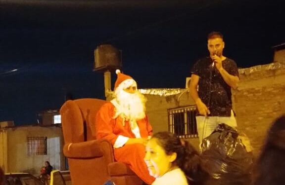 Amarga Navidad que todavía puede salvarse: en medio de la lluvia, robaron los juguetes en un comedor. Foto: Gentileza Horneritos.