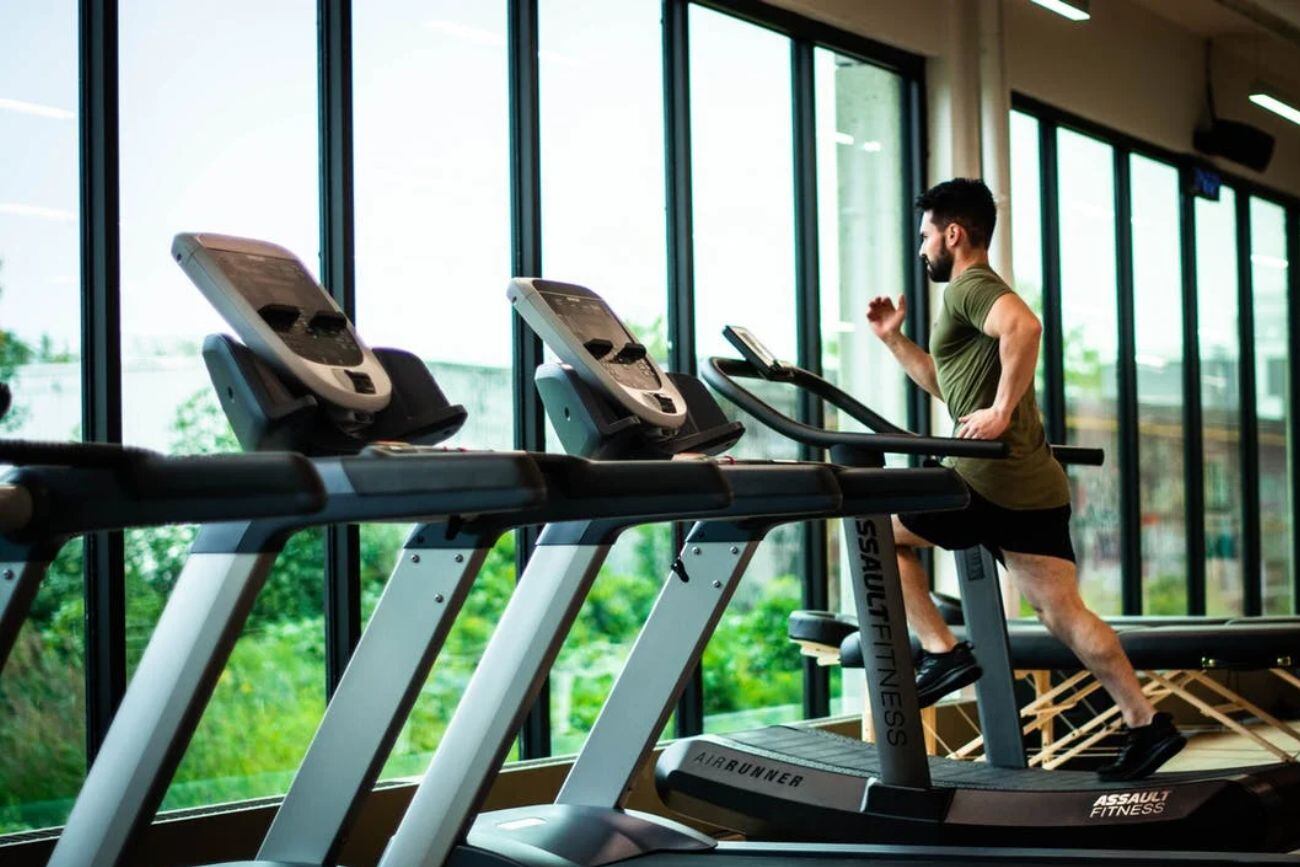 Persona en el gimnasio