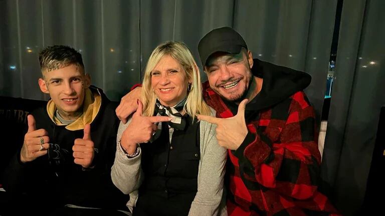 Tinelli, junto a L-Gante y su mamá