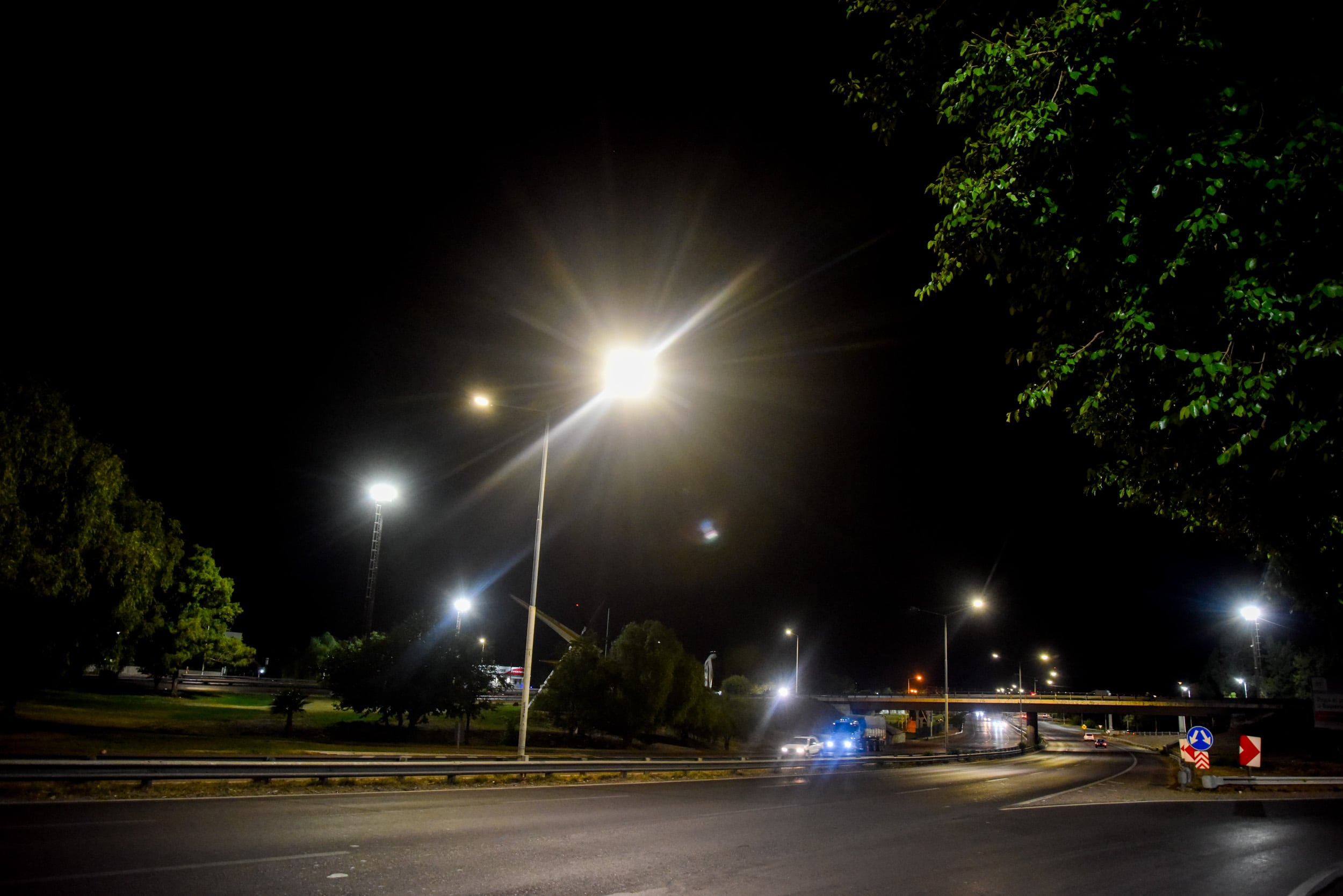 Nueva iluminación led para el Cóndor, el paseo de la Virgen y tres cruces más del acceso Sur. Fotos: Prensa Vialidad de Mendoza