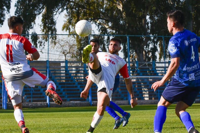 Por la 26° fecha del Torneo Federal A, Huracán Las Heras recibe a Argentino (MM). / Mariana Villa (Los Andes).