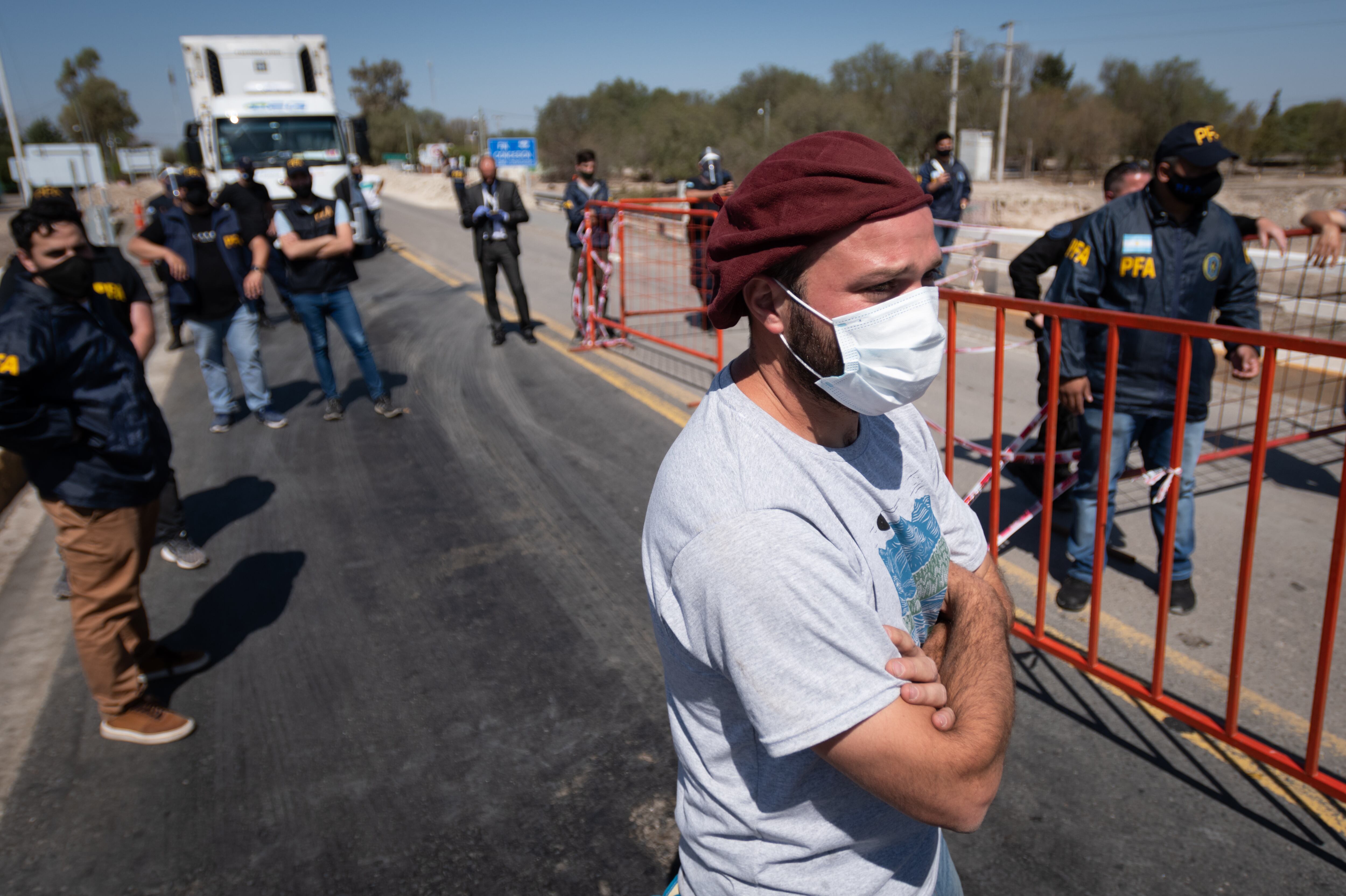 Productores de la zona Este, Gran Mendoza, General Alvear y otros puntos de la provincia iniciaron su recorrido en la mañana para reclamar por un protocolo y la libre circulación por la rutas nacionales.