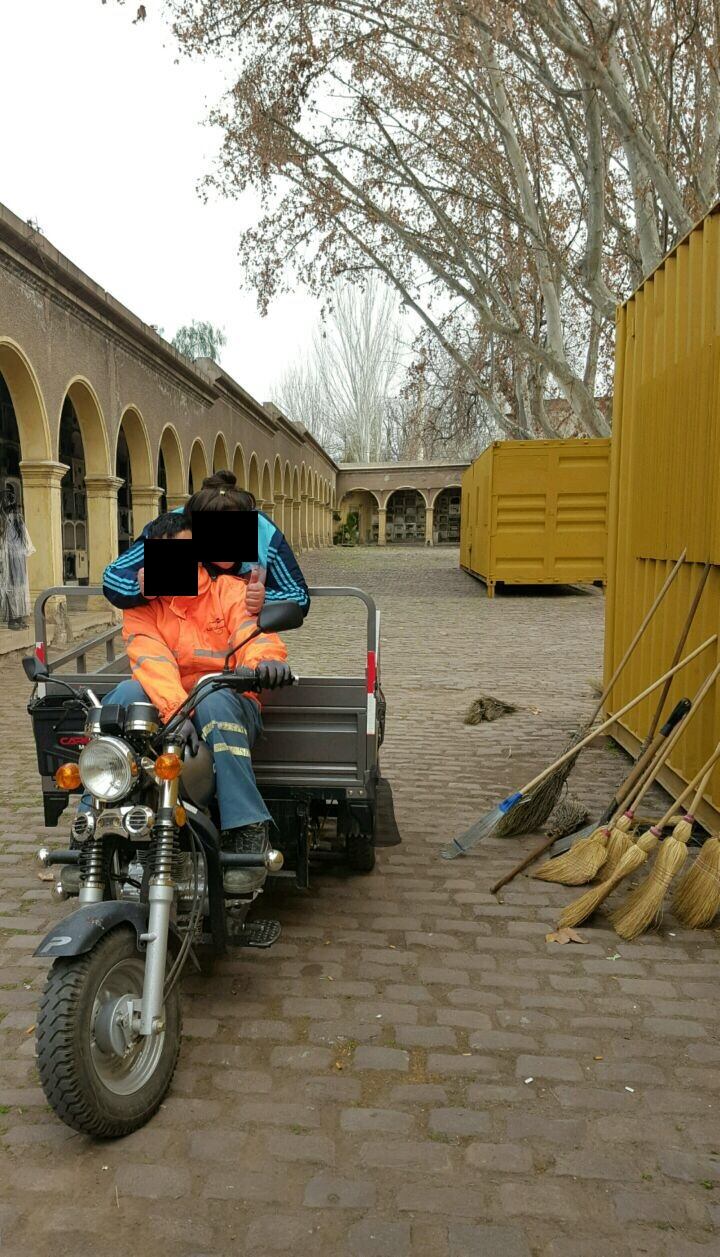 “La Nena” y “El Brasilero”, los dos niños fantasmas del Cementerio de Mendoza que corretean por el lugar. Foto: Gentileza