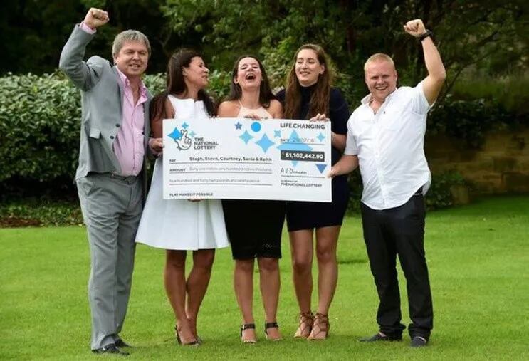 La familia de la joven acordó repartirse el dinero entre todos. Foto: Web