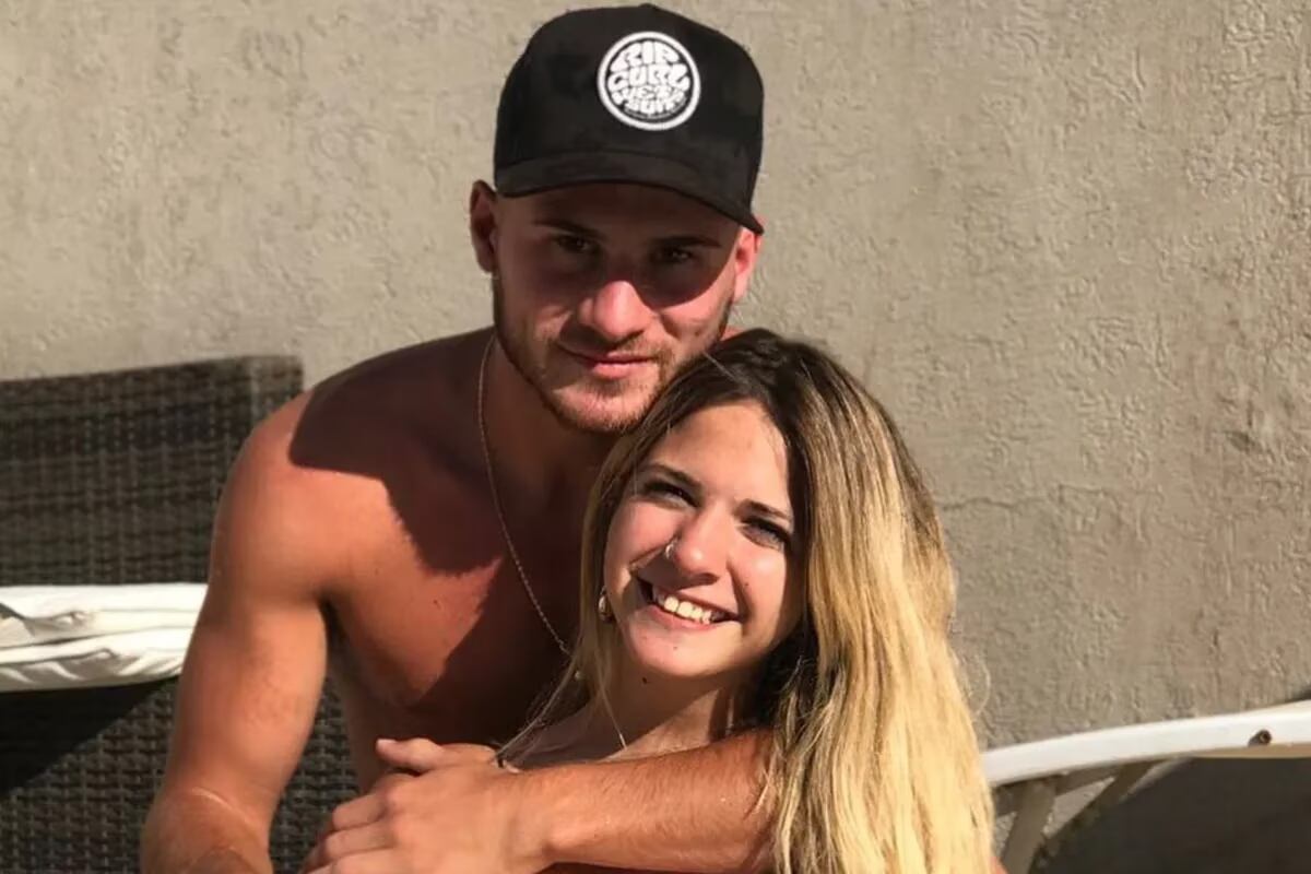 Alexis Mac Allister junto a Ailén Cova, que habría pasado de ser su mejor amiga a novia. (Foto: instagram/alemacallister)