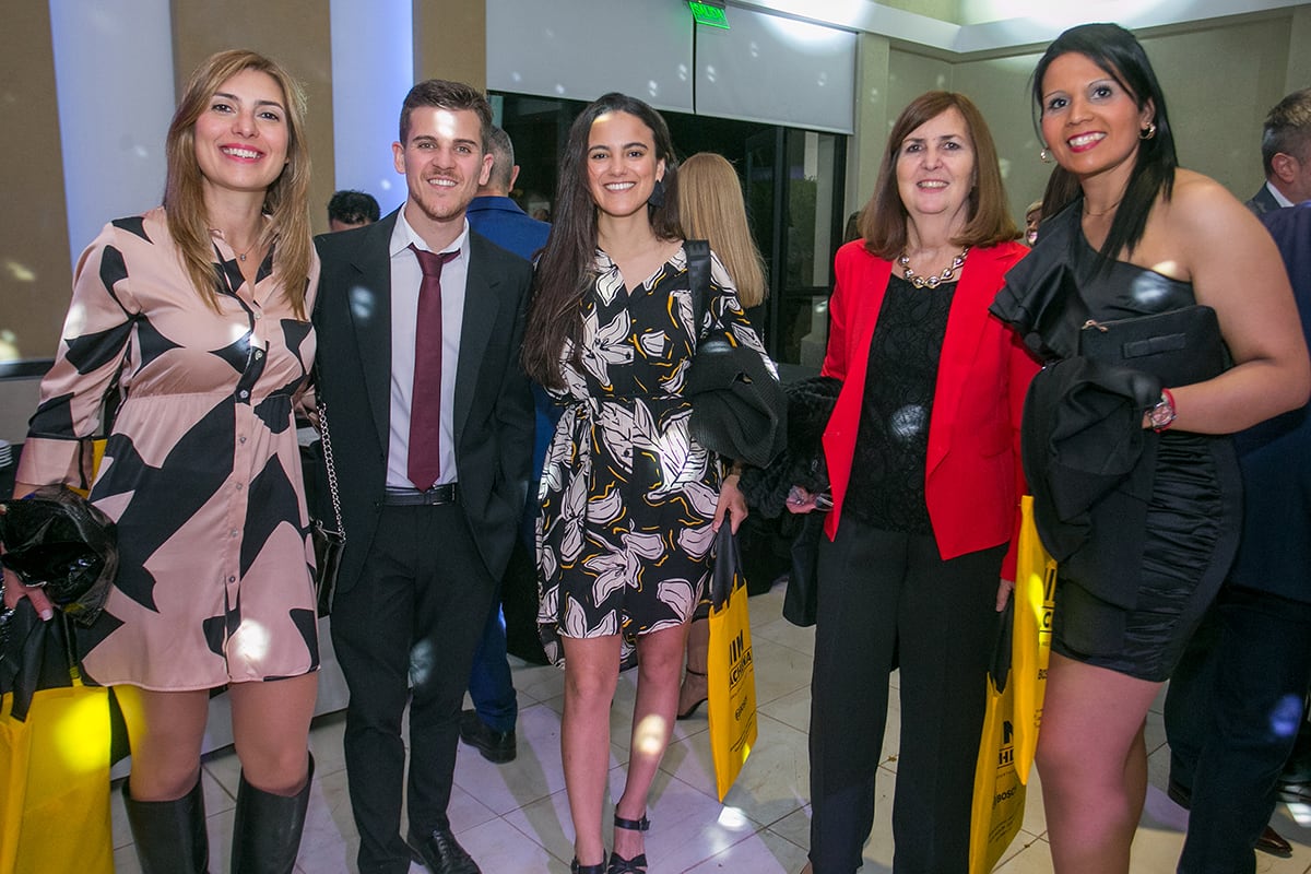 La familia Viñas a pleno: Laura, Ramiro, Guadalupe y Laura de Viñas junto a Johana Moreno