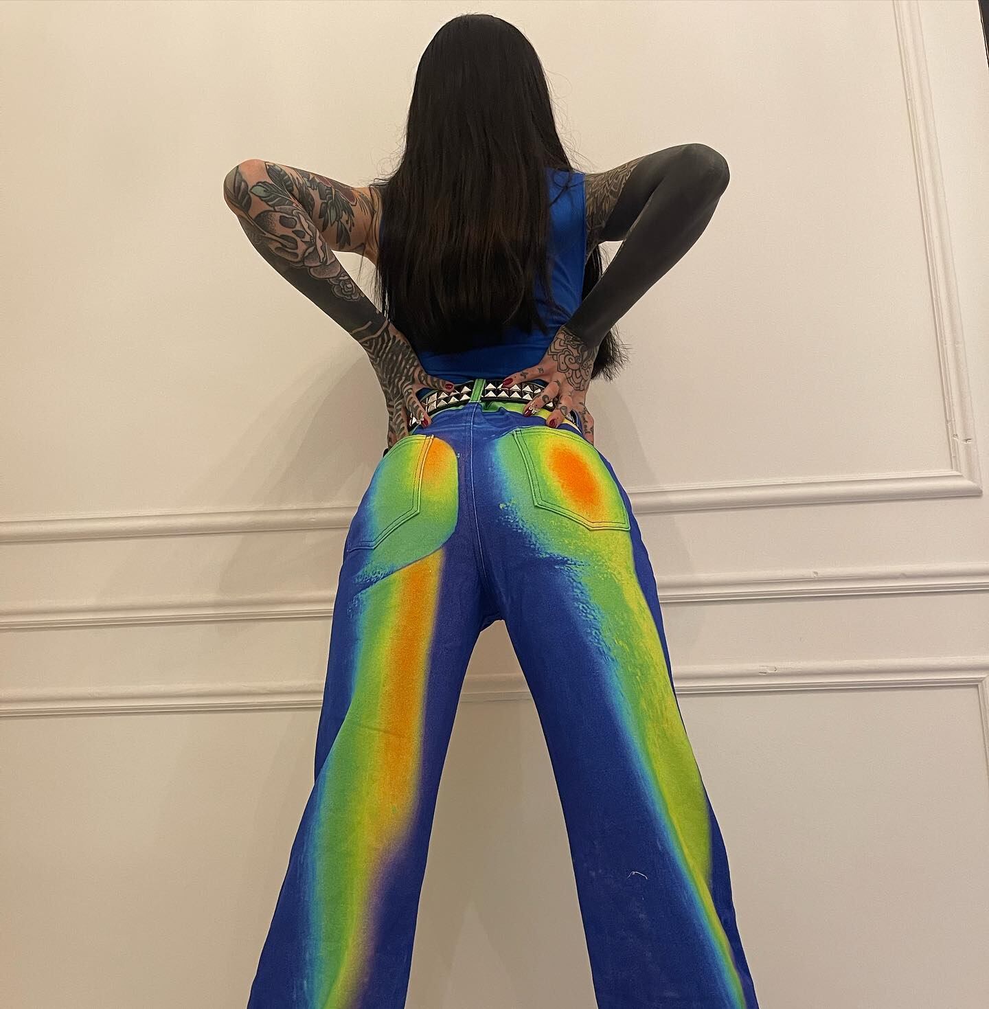 Cande Tinelli incendió Instagram con un look psicodélico único